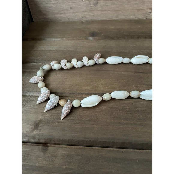 Vintage Shell Lei - Necklace - Rare LARGE Shells - 30” - Picture 4 of 8